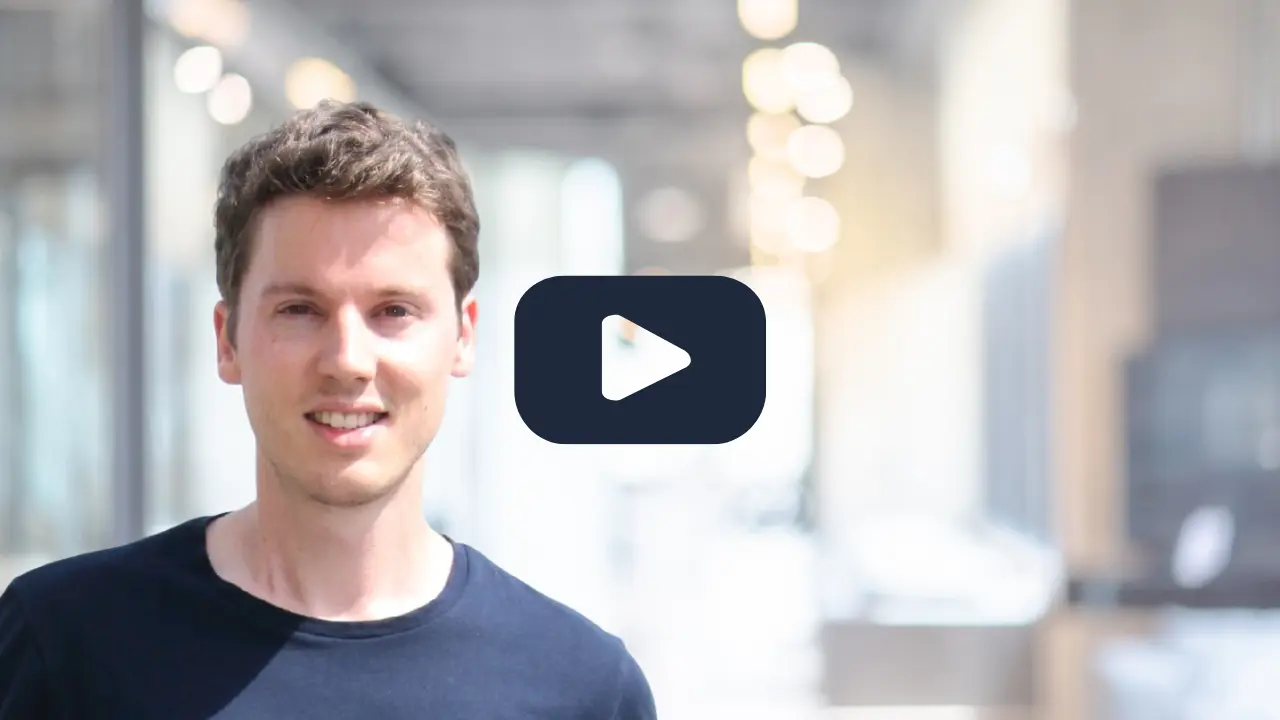 Video-Testimonial: Teilnehmer über gewonnenes Selbstvertrauen bei Präsentationen